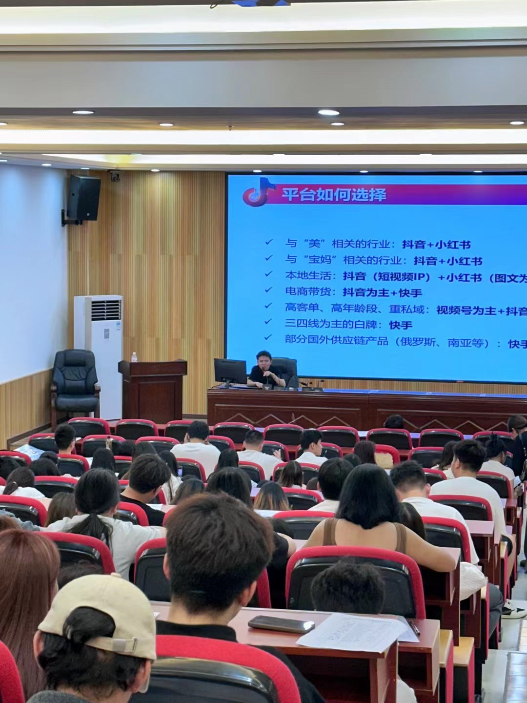 做轻创业的底层逻辑：先利他，再利己-俊哥